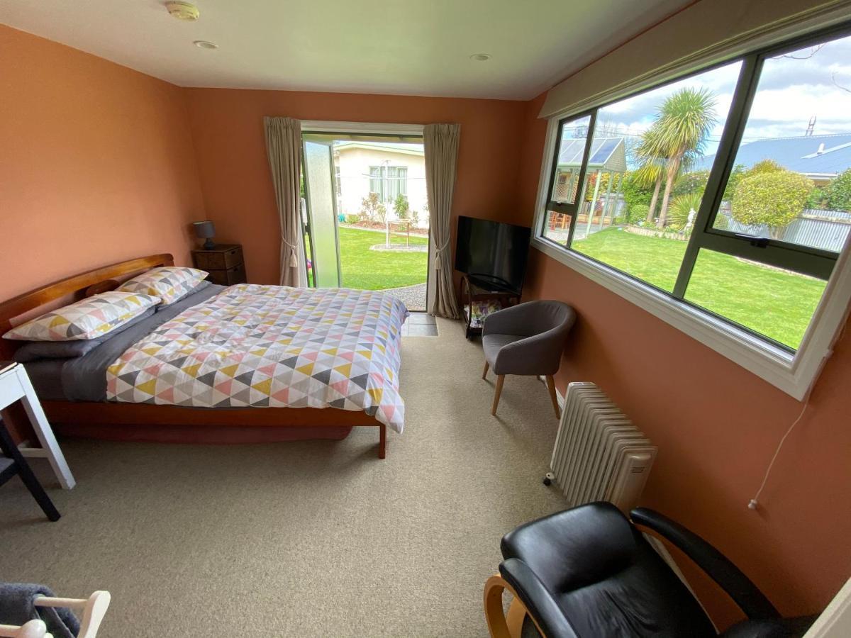 Cosy, Central Greytown Sleepout Εξωτερικό φωτογραφία