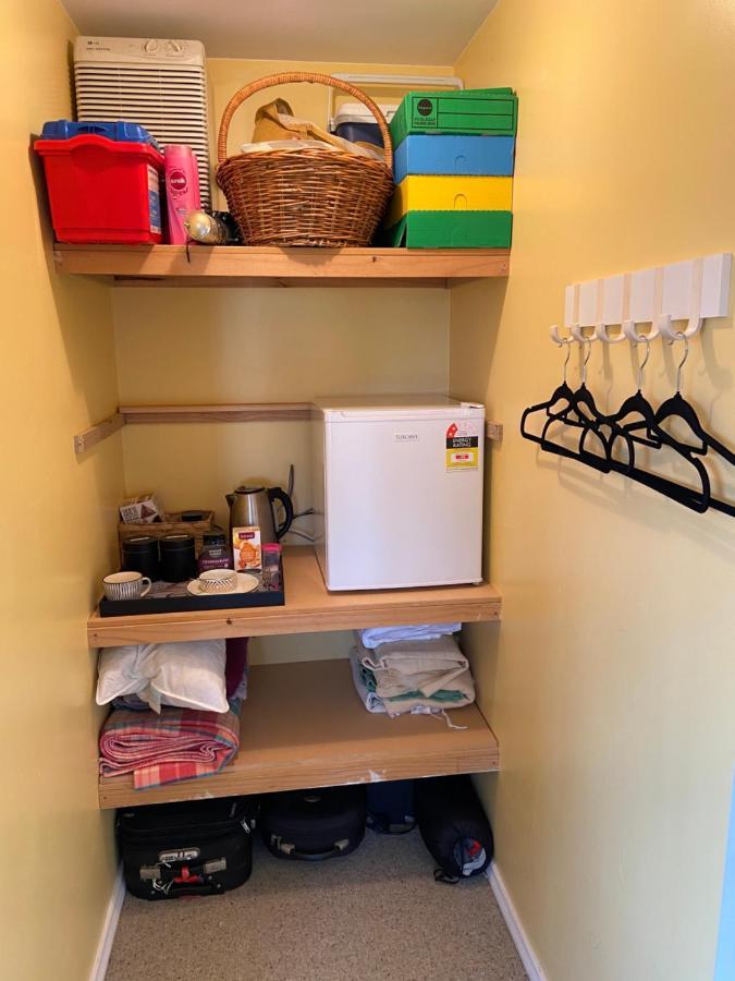 Cosy, Central Greytown Sleepout Εξωτερικό φωτογραφία
