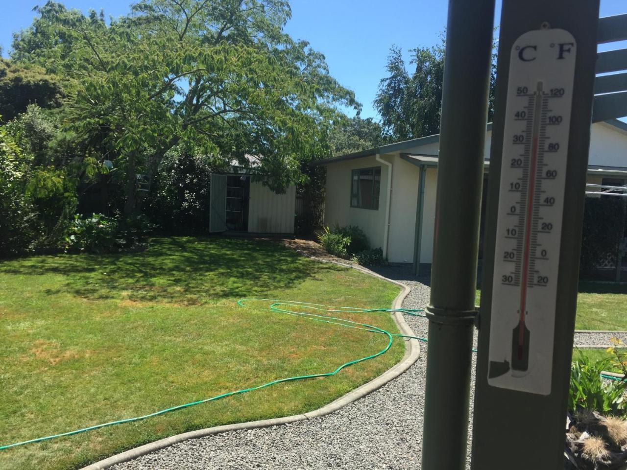 Cosy, Central Greytown Sleepout Εξωτερικό φωτογραφία