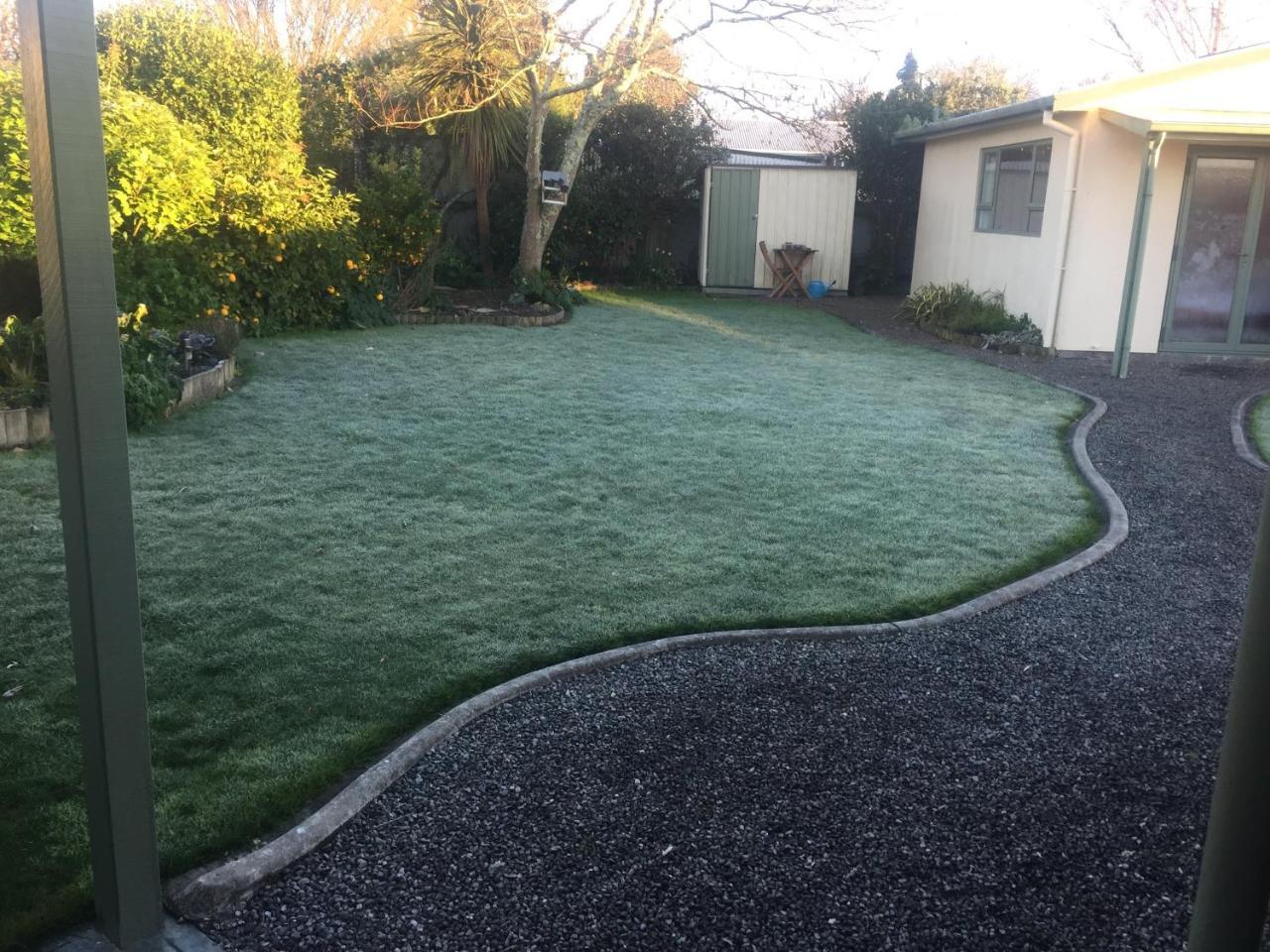 Cosy, Central Greytown Sleepout Εξωτερικό φωτογραφία