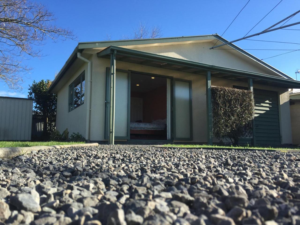 Cosy, Central Greytown Sleepout Εξωτερικό φωτογραφία
