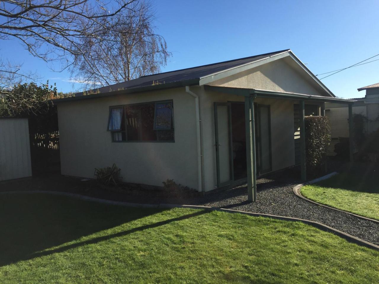 Cosy, Central Greytown Sleepout Εξωτερικό φωτογραφία