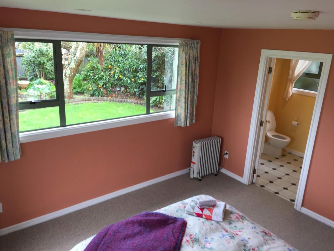 Cosy, Central Greytown Sleepout Εξωτερικό φωτογραφία