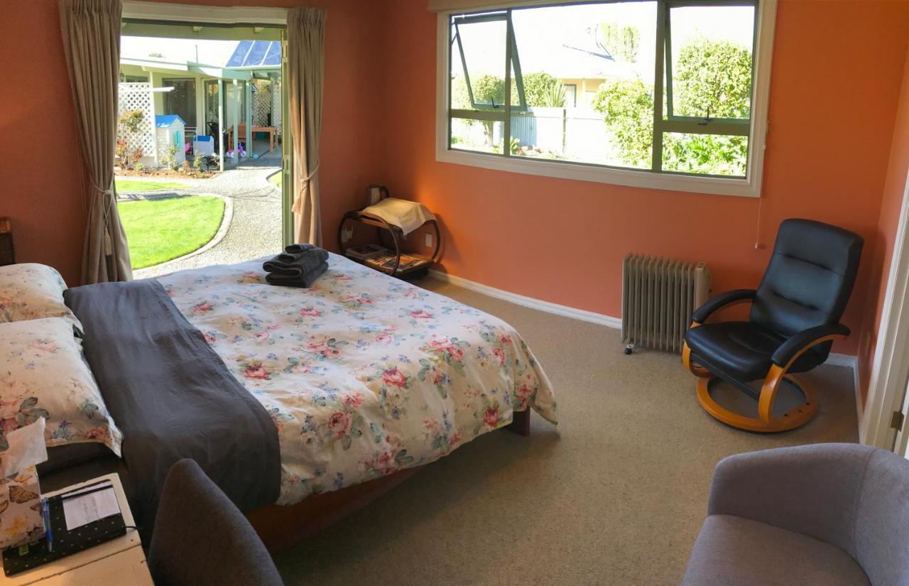Cosy, Central Greytown Sleepout Εξωτερικό φωτογραφία